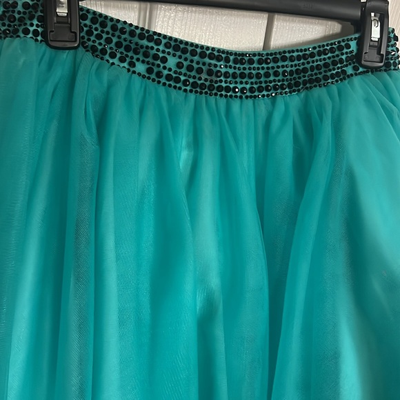 Chiffon skirts with black beaded lace - Picture 2 of 4